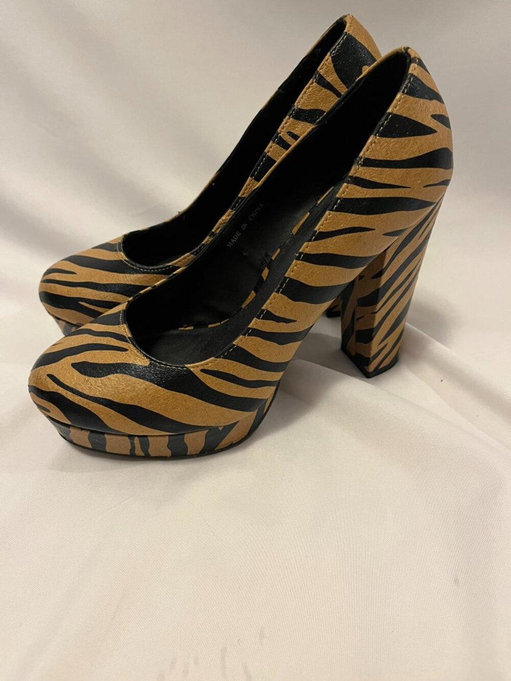 Forever 21 Tiger Print Platform Heels – Size 8 – NWOT - Picture 3 of 16